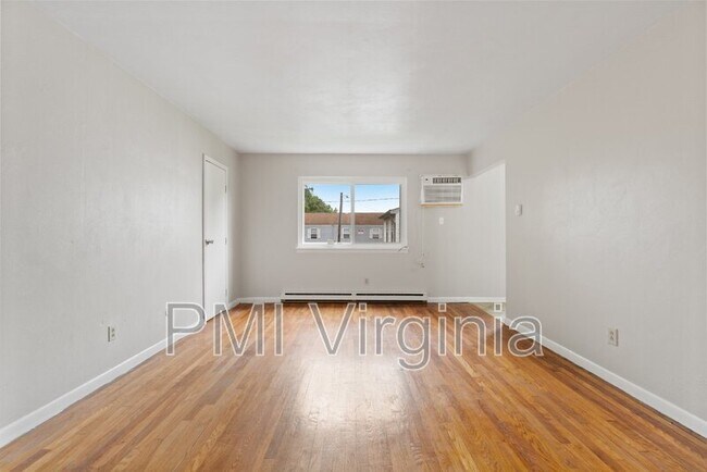 Foto del edificio - 2412 Courtney Ave