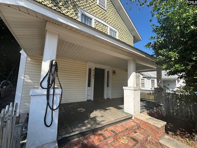 Building Photo - 3121 Rosewood Dr