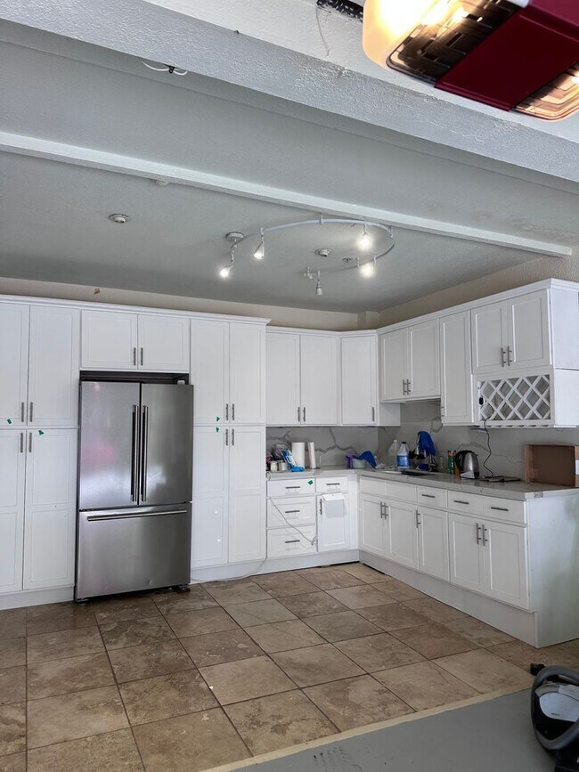 Foto del edificio - $5,500/month – Spacious Daly City Home for Rent