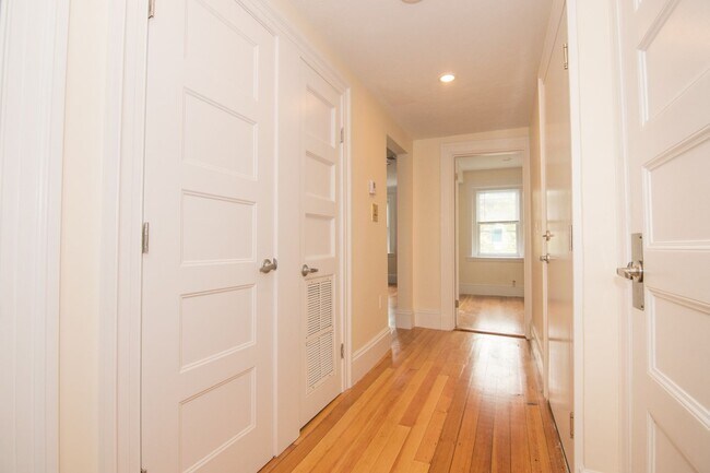 Building Photo - 1616 Beacon St