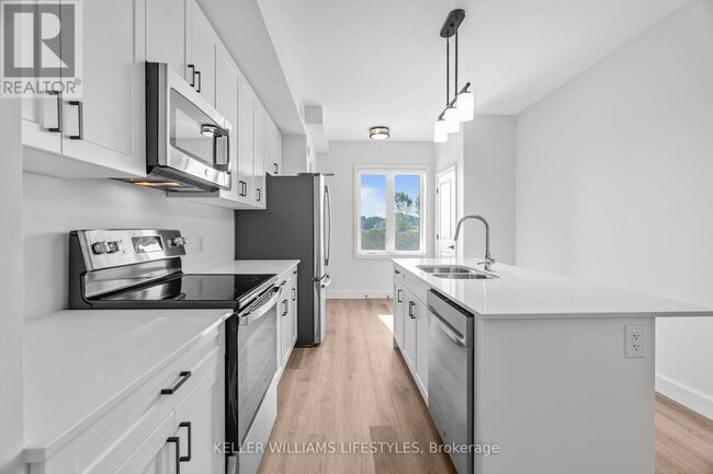 Building Photo - 470-470 Darcy Dr