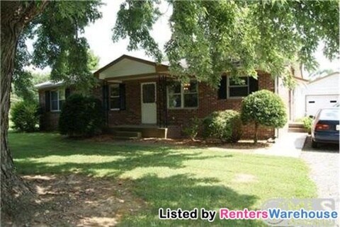 Primary Photo - 107 Maple St