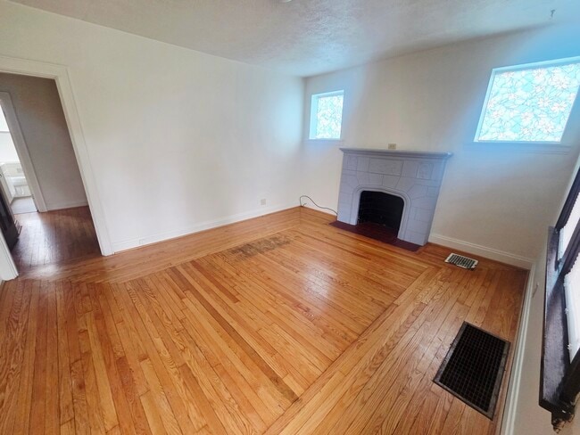 Building Photo - 3147 Evergreen Ave