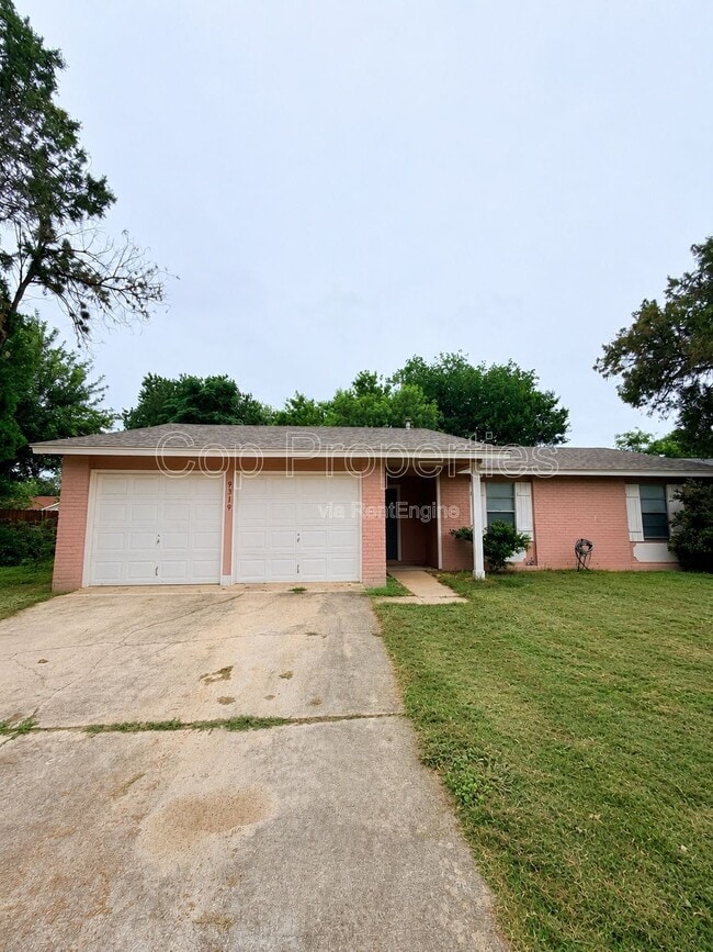 Building Photo - 9319 Cliff Point Dr