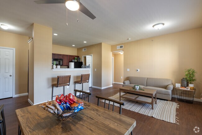 1 habitación, 1 baño, 742 pies cuadrados, sala de estar - Avela Apartments