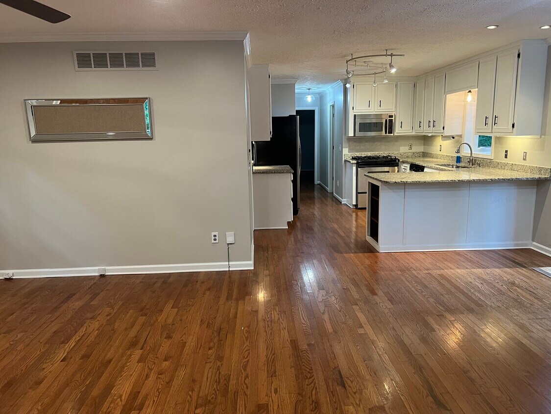 1762 Cedar Cliff Dr, Smyrna, GA 30080 House Rental in Smyrna, GA