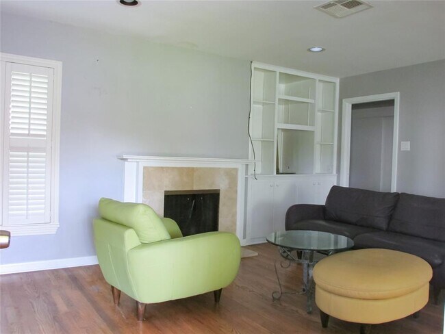 Foto del edificio - 5205 Jessamine St