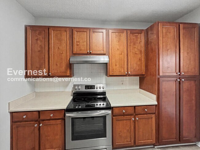 Building Photo - 8596 Thomas Rd