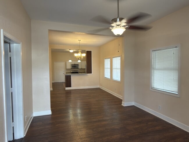 Foto del edificio - 2528 W St John St