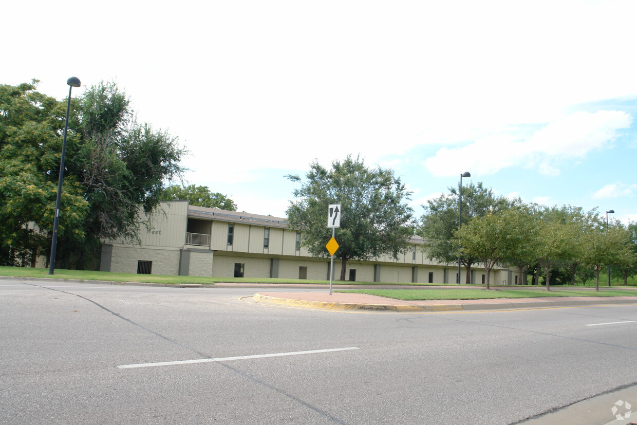 Building Photo - River West Apartments