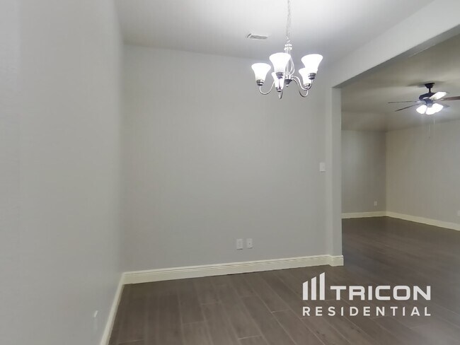 Building Photo - 5019 Willow Point Dr