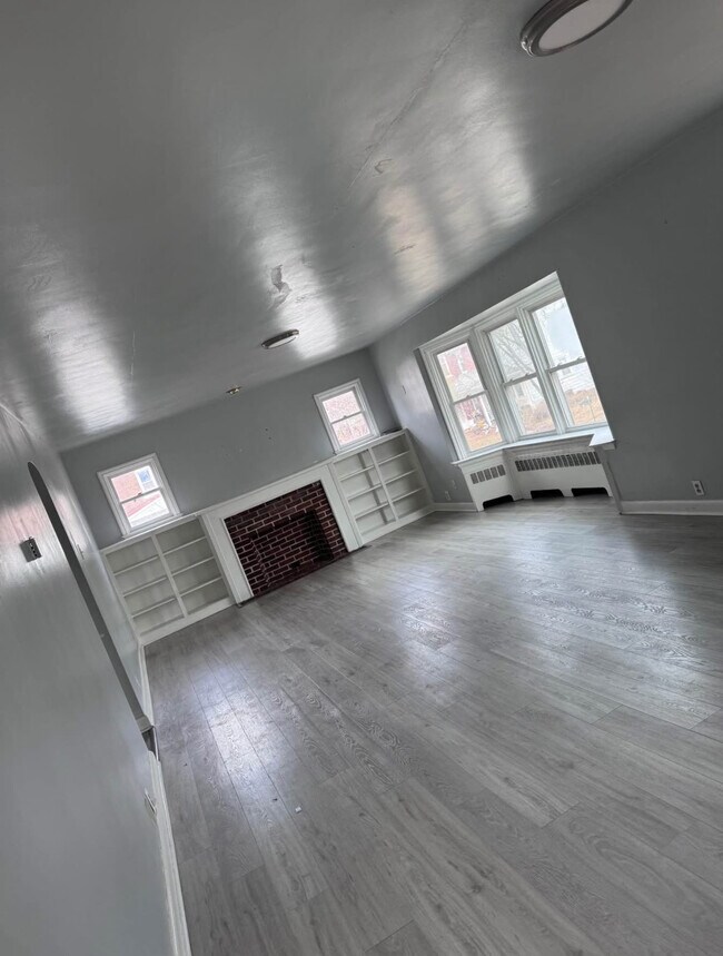 Living Room - 519 N Evans St