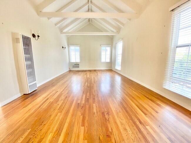 Foto del edificio - 1139 S Oakhurst Dr