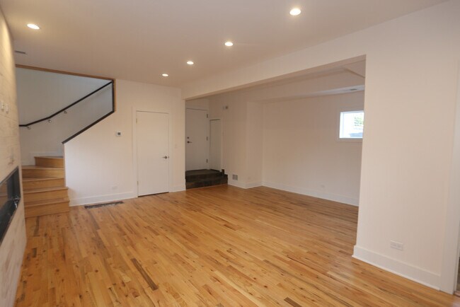 Foto del edificio - 1637 N Clybourn Ave
