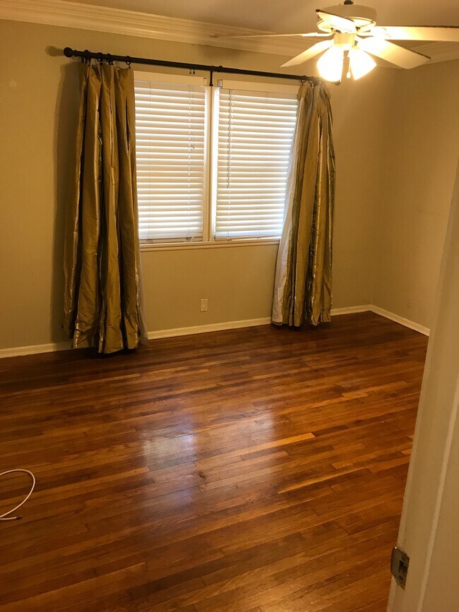 Dormitorio - 3857 Prospect Ave