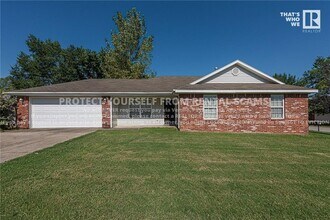 Building Photo - 1011 S Colonial Dr