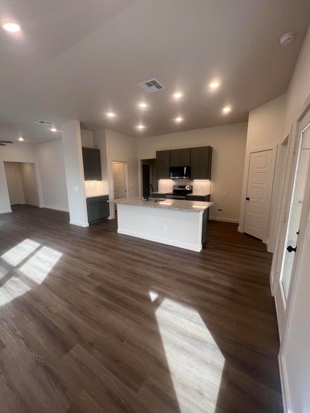 Foto del edificio - 3111 140th St