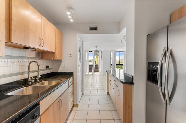 Building Photo - 9800 W Bay Harbor Dr