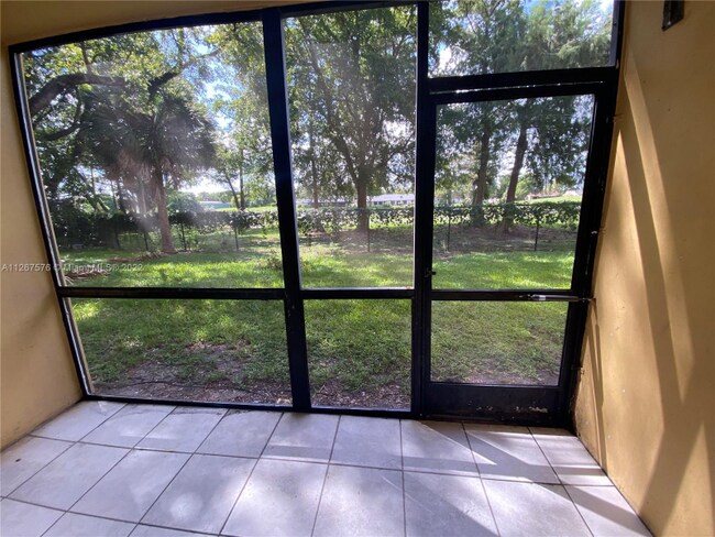 Foto del edificio - 8000 Fairview Dr