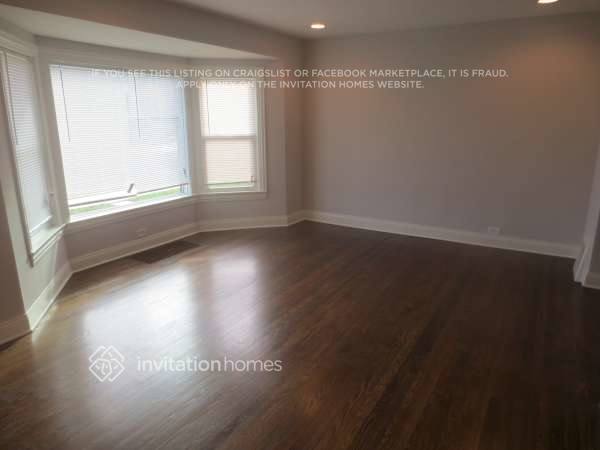 Building Photo - 8228 S Christiana Ave