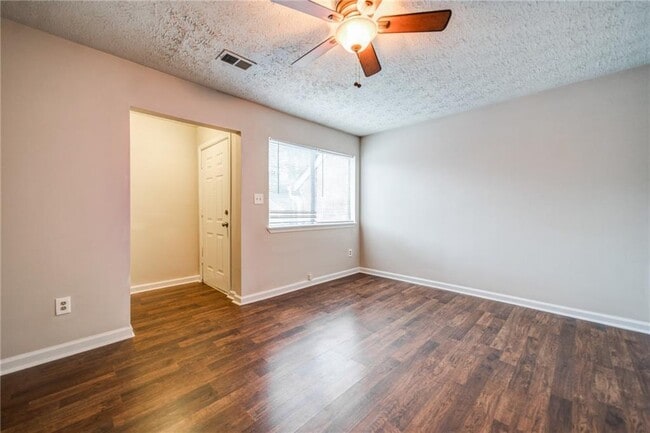 Building Photo - 37 Country Pl Ct