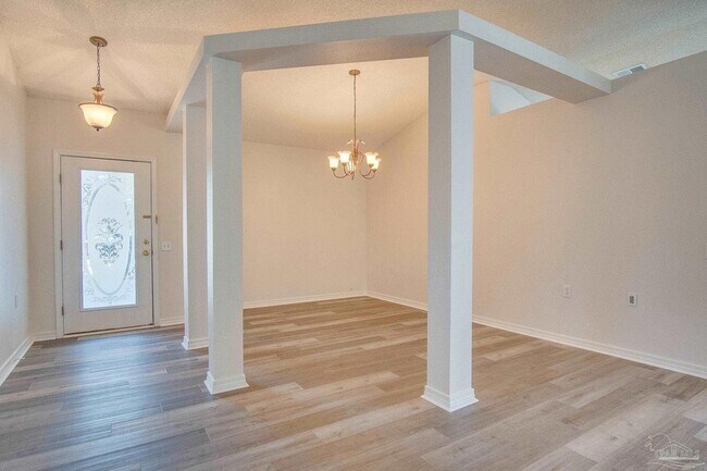 Building Photo - 2029 Shadow Lake Dr