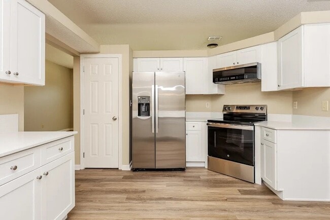 Building Photo - 11836 Lake Fern Dr