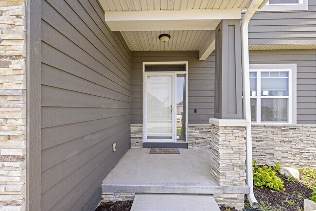 Foto del edificio - AVAILABLE NOW!