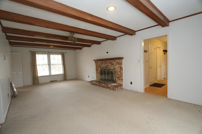 Building Photo - 901 Kaster Arch