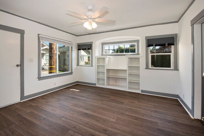 Building Photo - Cozy Cottage in Downtown Santa Barbara! Up...