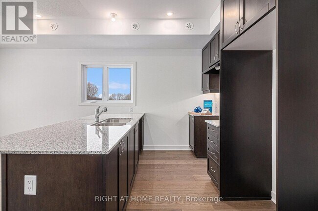 Building Photo - 402 Mishi Private