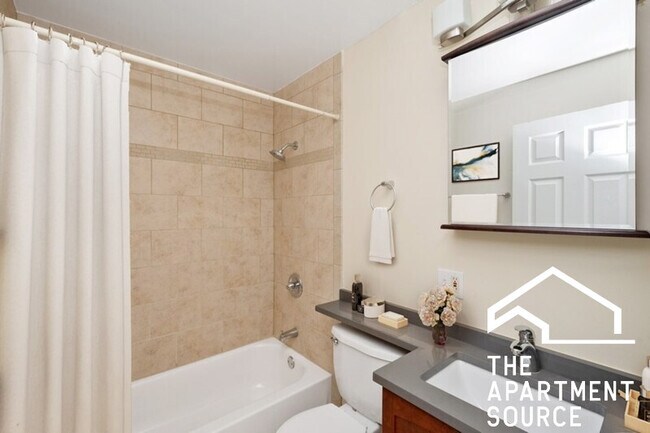 Foto del edificio - 555 W Arlington Pl