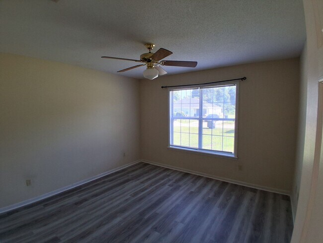Building Photo - 2 Bedroom 2 Bathroom Duplex in Valdosta, GA
