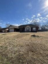 Building Photo - 8812 Skypark Dr