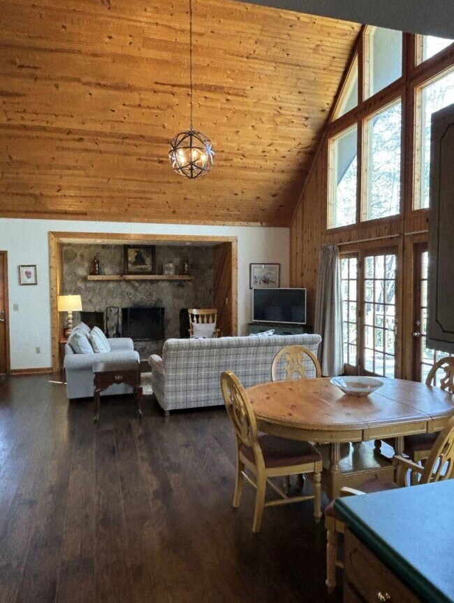 Photo - 559 Chalet Village Dr House