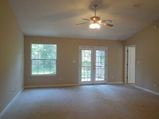 Building Photo - 3025 Thomas Rd