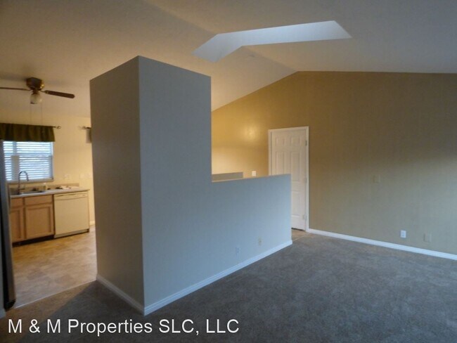 Building Photo - 3 br, 2 bath House - 4142 W 6550 S