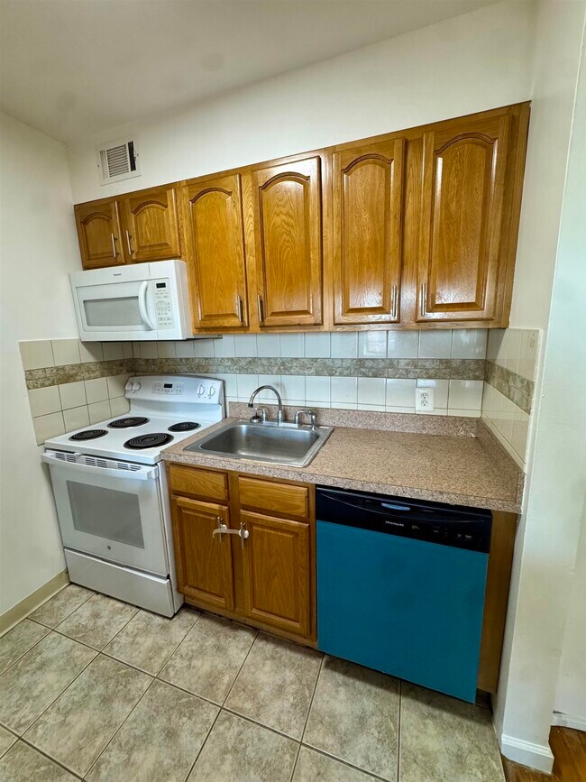 Building Photo - 43 Van Wagenen Ave