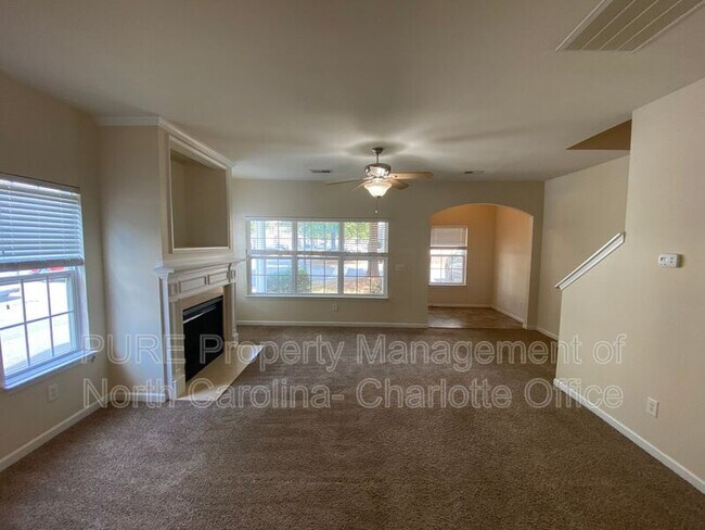 Foto del edificio - 8602 Twined Creek Ln