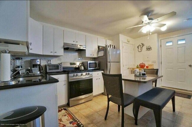 Building Photo - 399 Sleight Ave