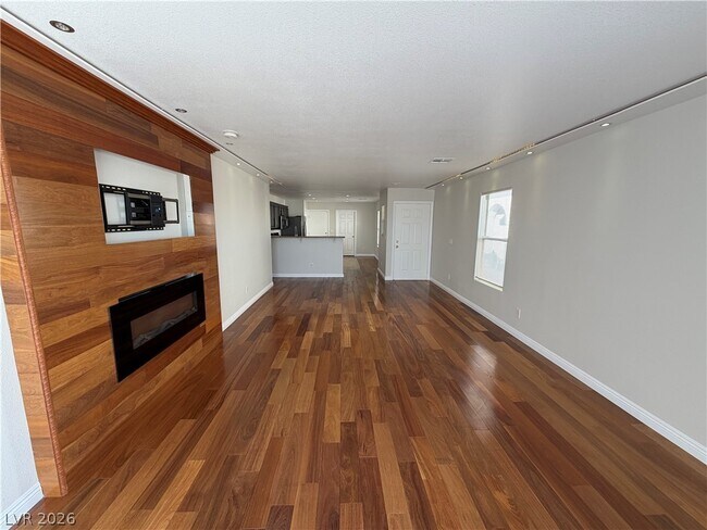 Building Photo - 8817 Shady Pines Dr