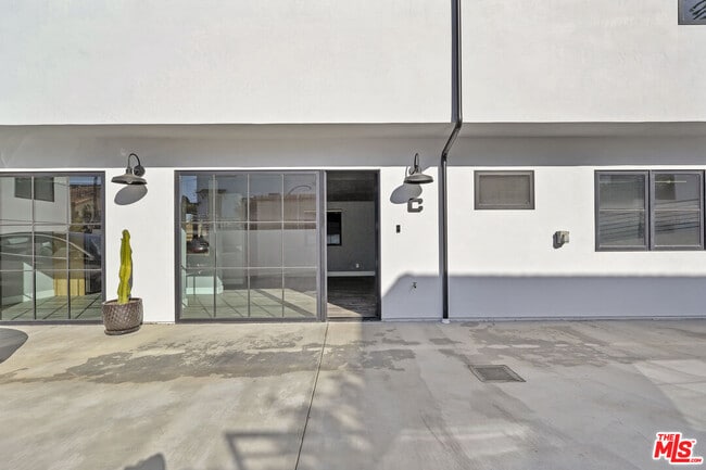 Foto del edificio - 2519 Curtis Ave