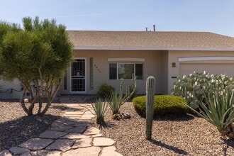 Building Photo - 6821 E Palm Ln