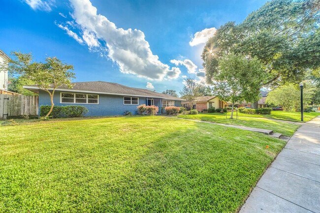 Building Photo - 3627 Tartan Ln