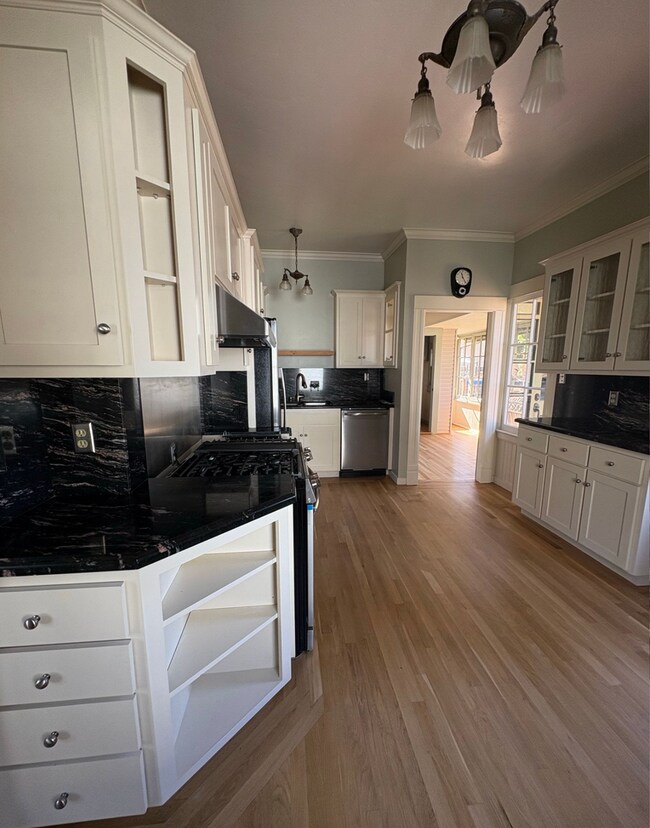 Foto del edificio - Charming Vintage Home Steps from Downtown Santa Cruz