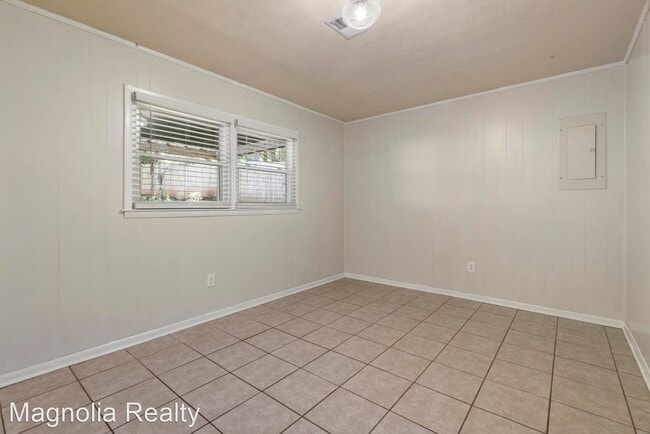 Building Photo - 4 br, 1.5 bath House - 1221 Frederick Rd