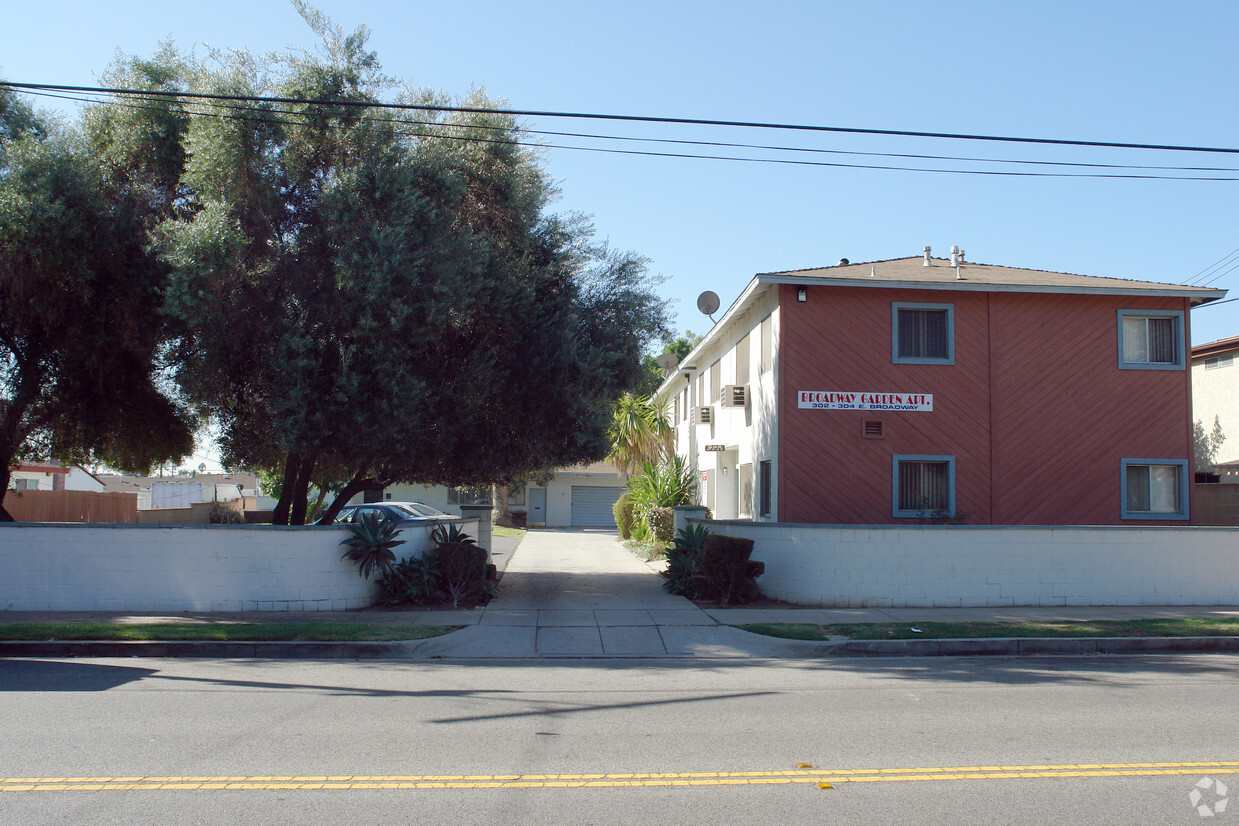 Building Photo - Broadway Garden Apartments