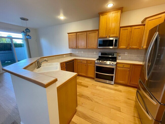 Building Photo - Lynnwood Cottage Grove Townhome...