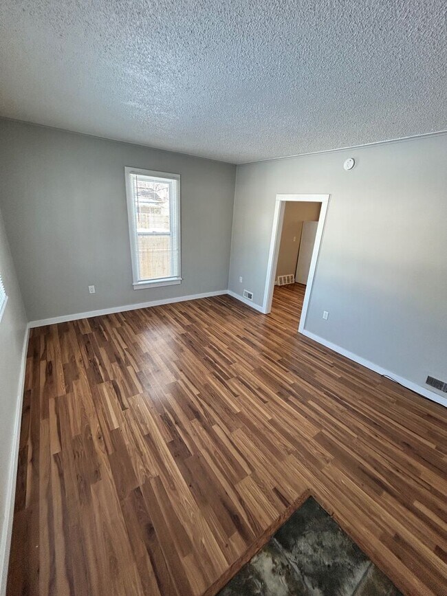 Foto del edificio - 90 E Mark St