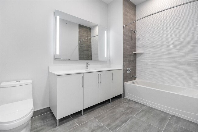 Building Photo - 119 Peter St